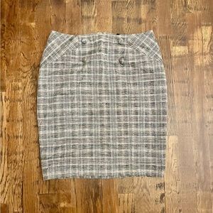 Gorgeous White House Black Market size 6 plaid skirt! Worn once!